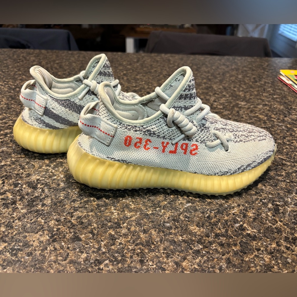 Kids Yeezy Boost 350. Used but in good condition
No box